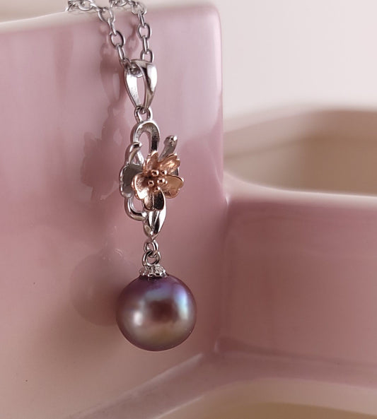 Flattering Rose Gold Flower Pearl Pendant